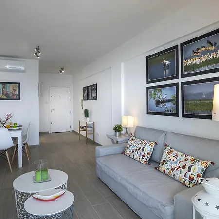 Mackenzie Zoe Seafront Apartment Larnaka