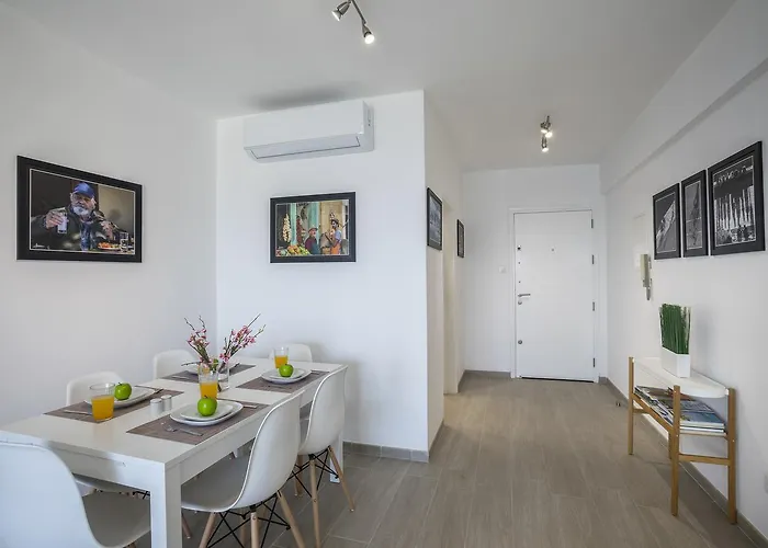 Mackenzie Zoe Seafront