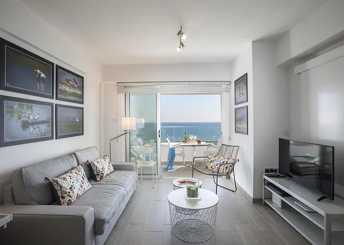 アパート Mackenzie Zoe Seafront ラルナカ