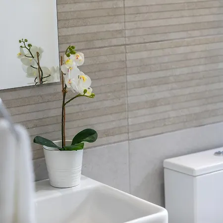 Mackenzie Zoe Seafront Apartman