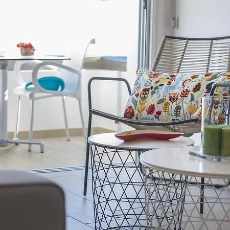 Mackenzie Zoe Seafront Apartman *