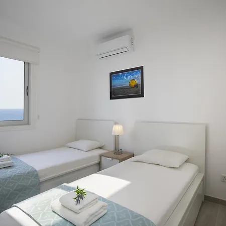 Mackenzie Zoe Seafront Apartman